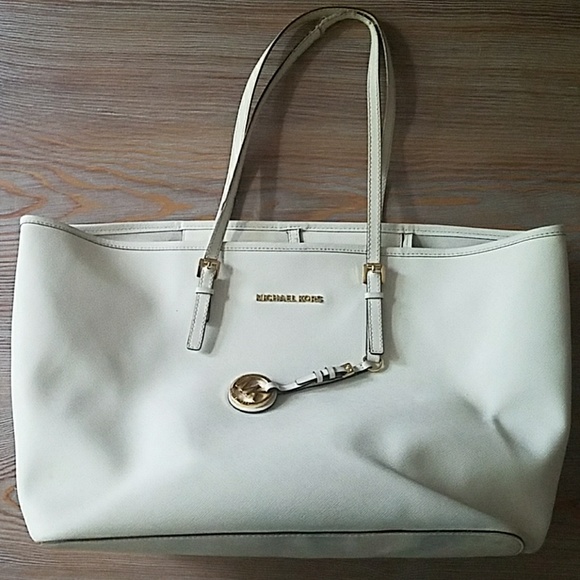 Michael Kors Handbags - Michael Kors Jet Set Travel Multifunctional Tote